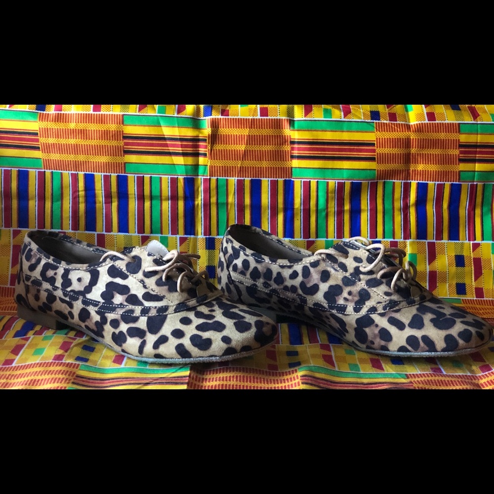 Cute Leopard Print Flats with Laces!